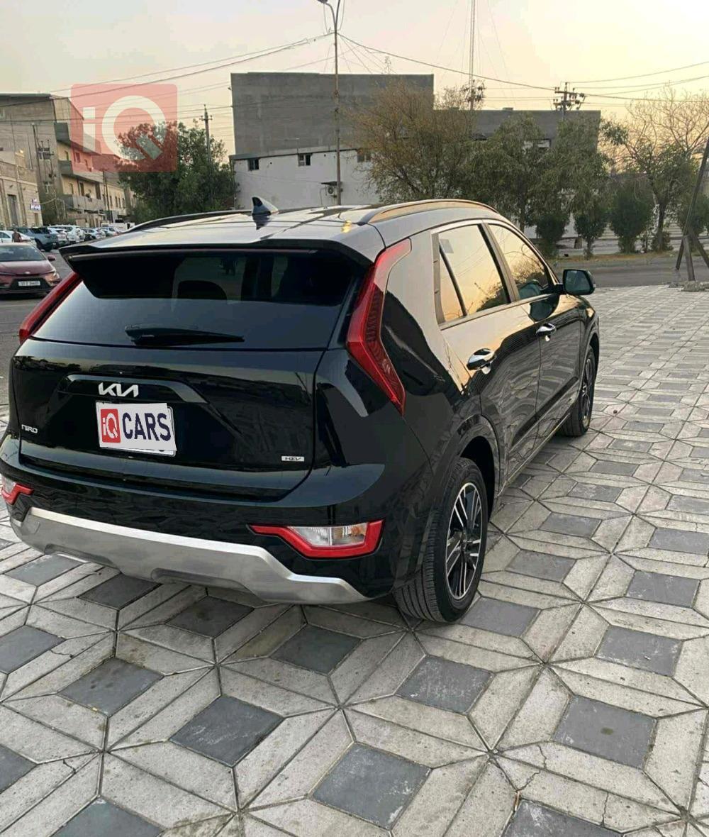 كيا نيرو
